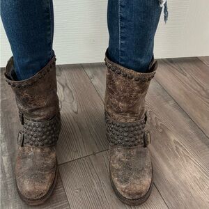 Frye Jenna glazed distressed leather boots size 6